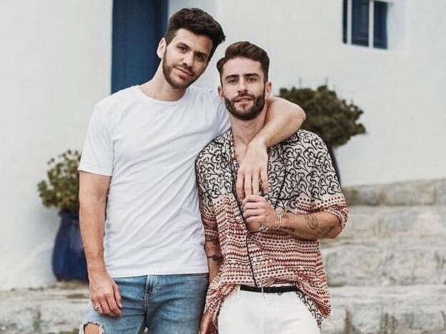 Pelayo Díaz y Andy Mcdougall presentan sus invitaciones de boda en Instagram./instagram.