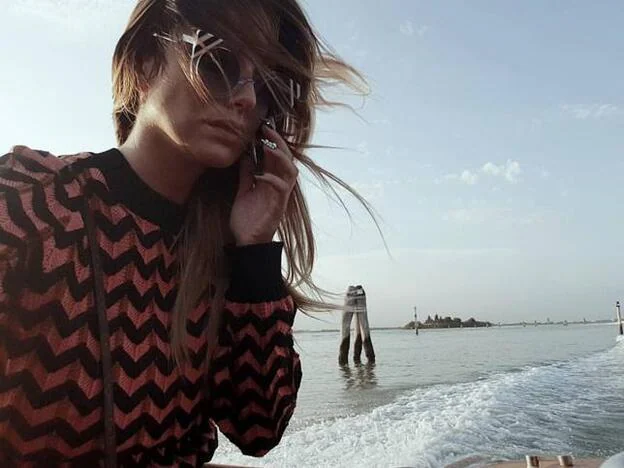 Blanca Suárez sorprende con un 'look' de estilo retro a su llegada a Venecia./instagram.