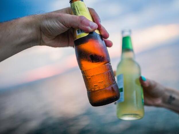 Brindis con cervezas