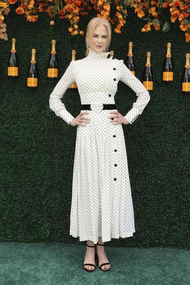 Nicole Kidman con vestido de topitos de Alessandra Rich.