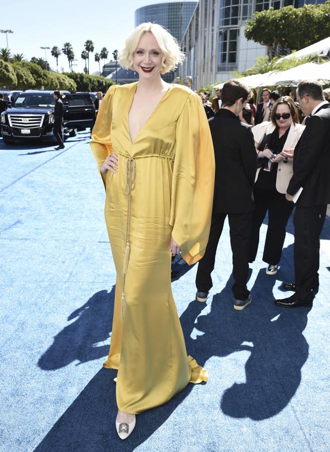 Las peor vestidas de los Emmy: Gwendoline Christie