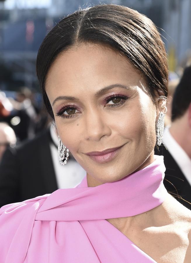 Lo mejor de la belleza de los Emmy 2018. Thandie Newton