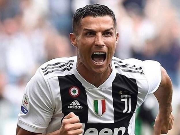 Cristiano Ronaldo en una foto con la camiseta de la Juventus de Turín./instagram.