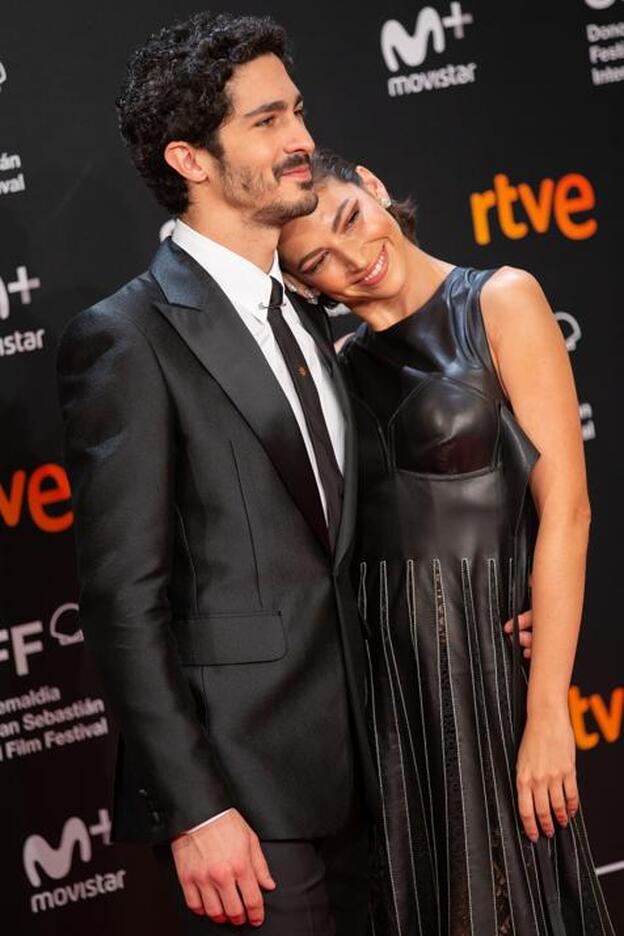 Úrsula Corberó y Chino Darín, muy acaramelados durante la presentación del Festival de Cine de San Sebastián.