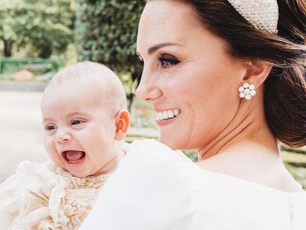 Una de las fotos más bonitas de Kate Middleton con el Príncipe Luis. No te pierdas también todos los invitados que estuvieron en la boda del año de la familia real británica. Haz clic en la imagen./Instagram