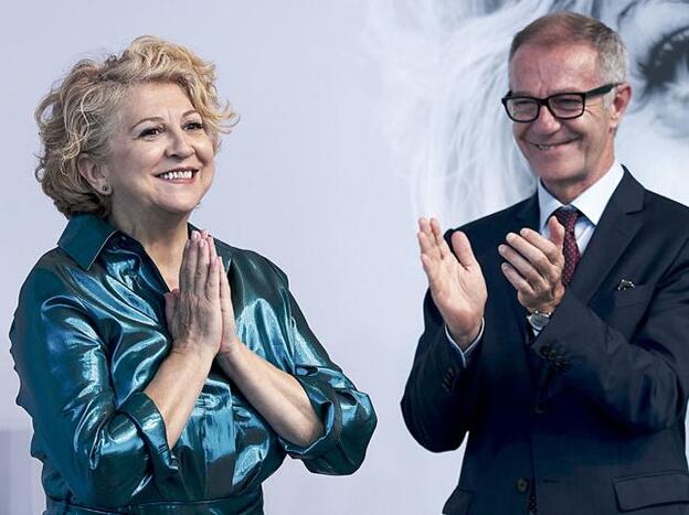 Esther García junto al ministro José Guirao./agencias.