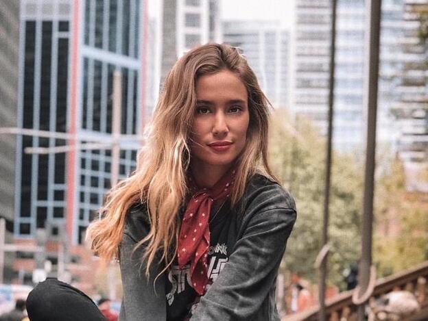 María Pombo se ha hecho con el crop top de lunares más ideal del otoño./instagram.