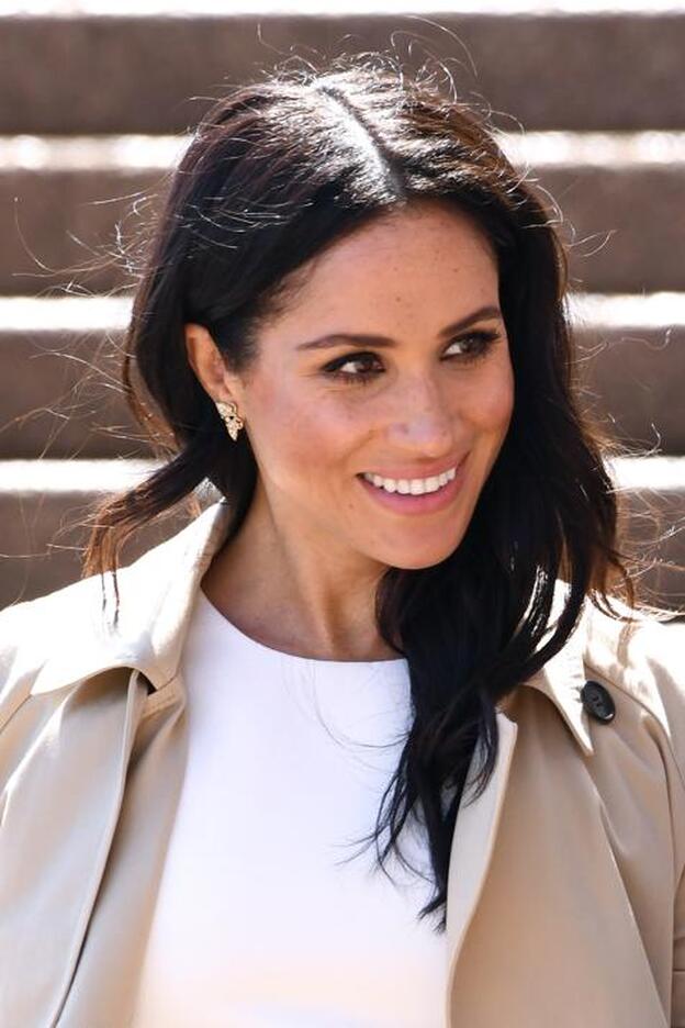 Meghan llevaba unos pendientes de mariposa que habían sido de Diana de Gales.