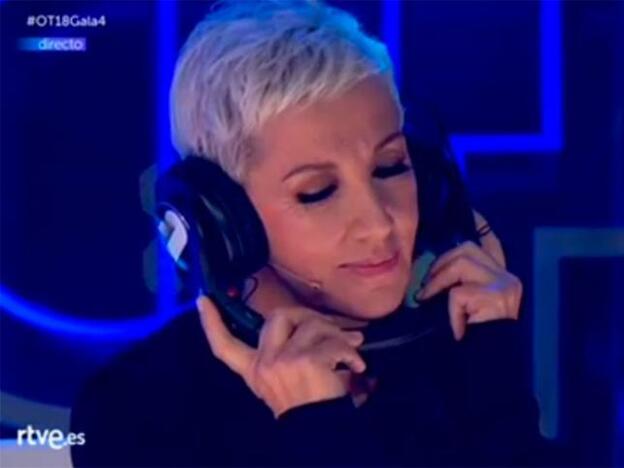 Ana Torroja escuchando la actuación de María en la gala 4 de 'OT 2018'./twitter.