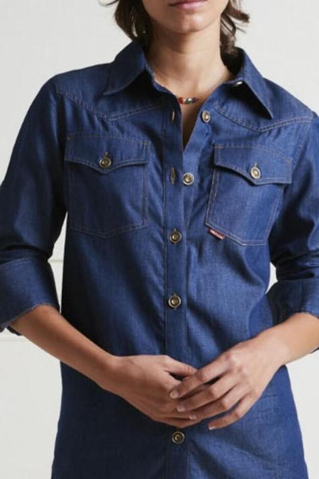 Camisa essential denim, 102 euros.