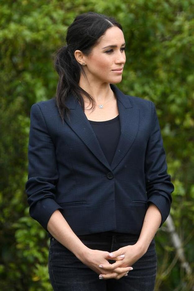 Meghan Markle durante su visita a Fiji. Pincha sobre la foto para ver todos sus cambios de 'look' durante su gira por Australia./gtres.