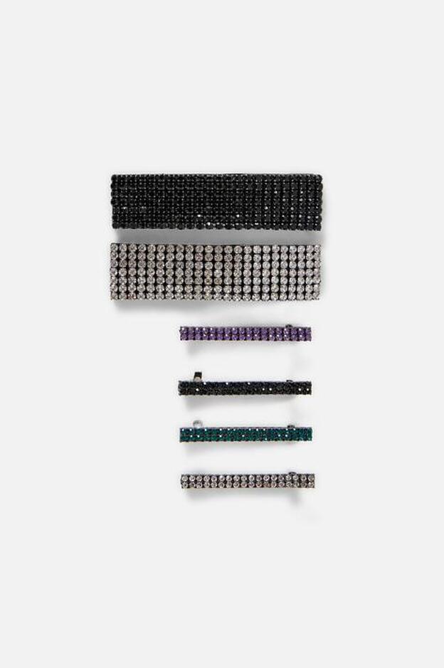 Pack de horquillas de strass, de Zara (15,95 euros).