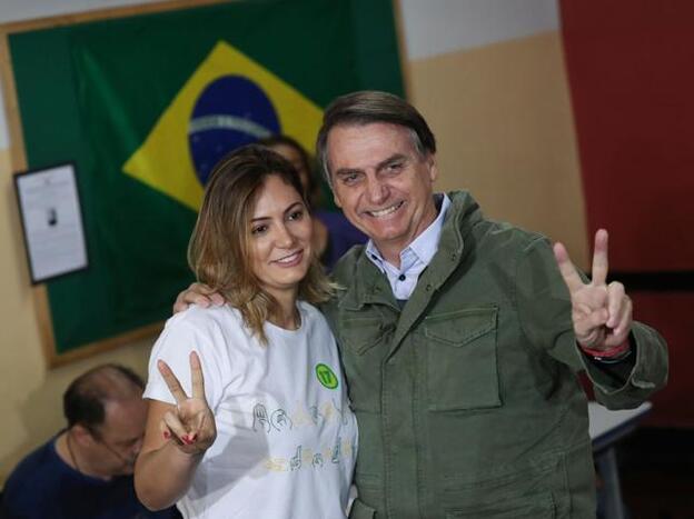 Michelle y Jair Bolsonaro, el nuevo presidente de Brasil./gTRES