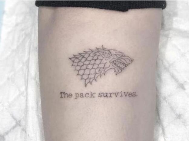 Sophie Turner se tatua una frase que podría desvelar el final de la serie de 'Juego de Tronos'.