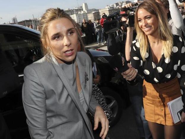 María Torretta, la hermana del novio, acudía a la ceremonia con un traje de chaqueta gris.