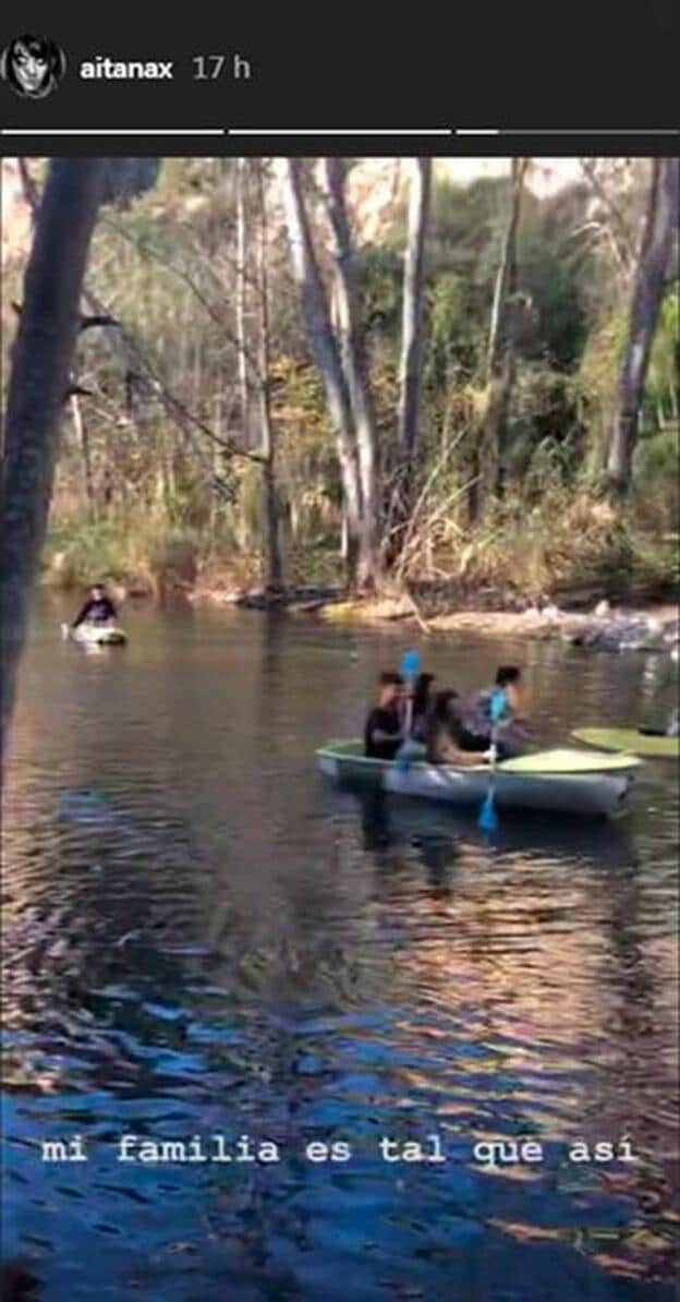 Aitana Ocaña ha compartido esta imagen de su familia en canoa.