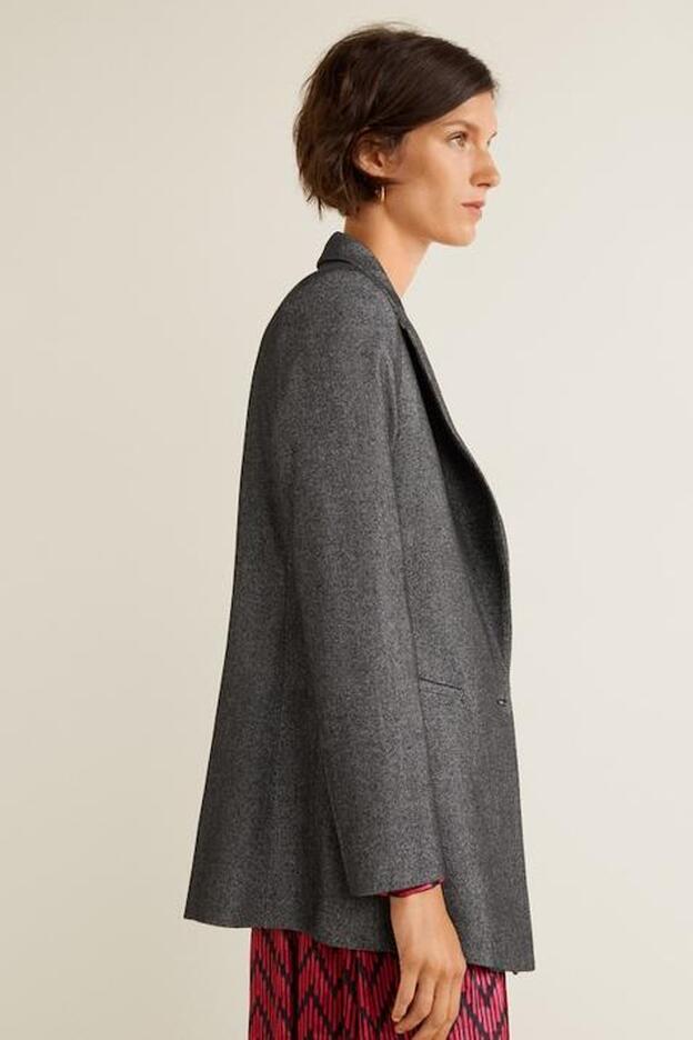 Una posible "blazer" gris, esta también de Mango.