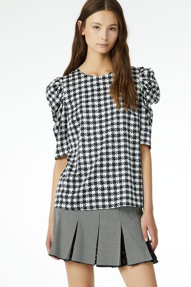 Blusa "New Formal", 137 euros.