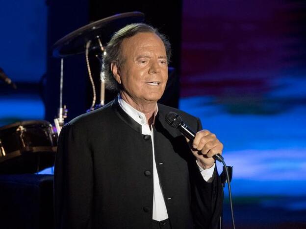 Julio Iglesias deberá comparecer ante la Justicia el 4 de marzo después de que se haya admitido a trámite la demanda de paternidad de Javier Santos./