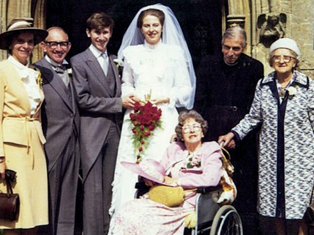 Theresa se casó en 1980 con Philip May en la parroquia de su padre (junto a ella). Un año después su madre, en silla de ruedas con esclerosis múltiple, y su padre (por un accidente) habían fallecido.