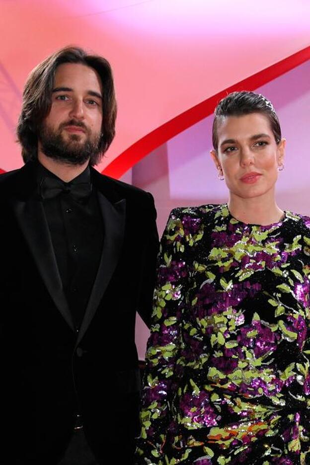 Carlota Casiraghi y Dimitri Rassam ya hacen vidas separadas. Pincha sobre la foto para ver las parejas de famosos que rompieron en 2018./cordon press.