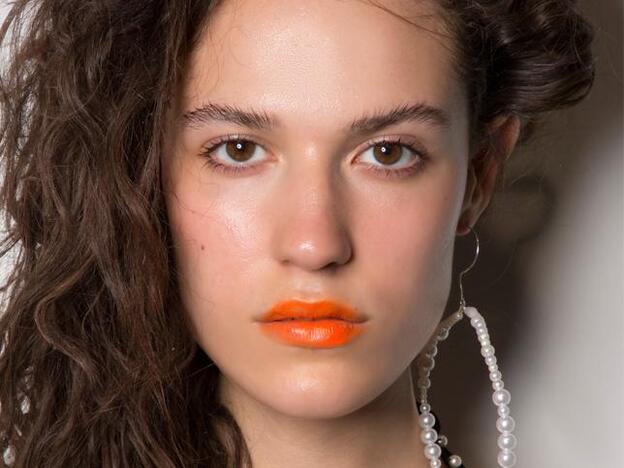 Fyodor Golam apuesta por los labios naranja, fucsia e incluso morados.