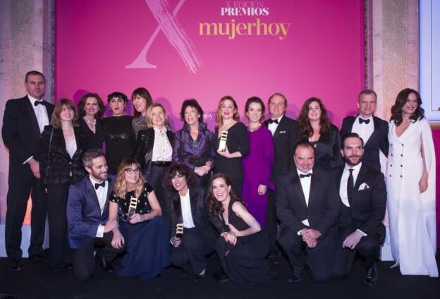 Foto de familia, en la entrega de los X premios Mujerhoy./Chus garcía