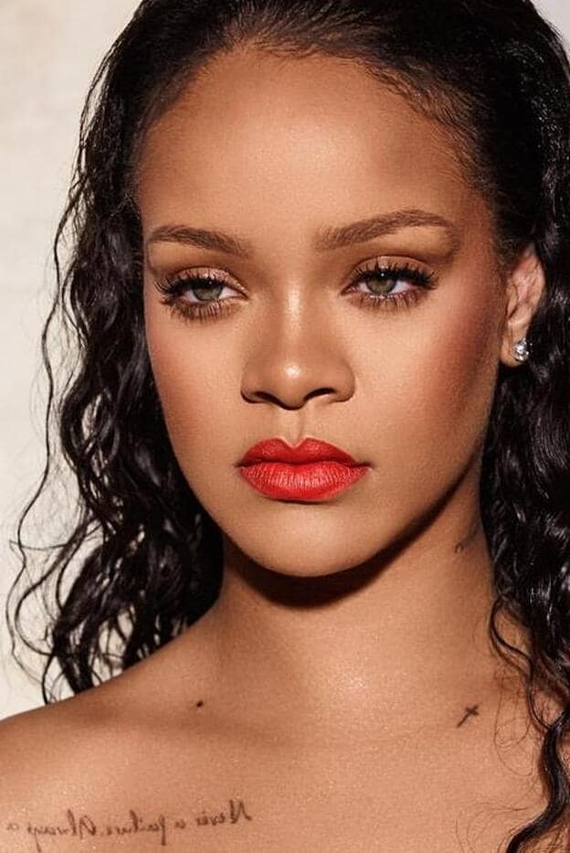 Rihanna tiene las claves para un maquillaje de diario con efecto buena cara  al instante | Mujer Hoy