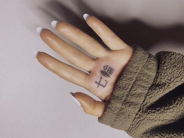 Este es el tatuaje que se ha hecho Ariana Grande.