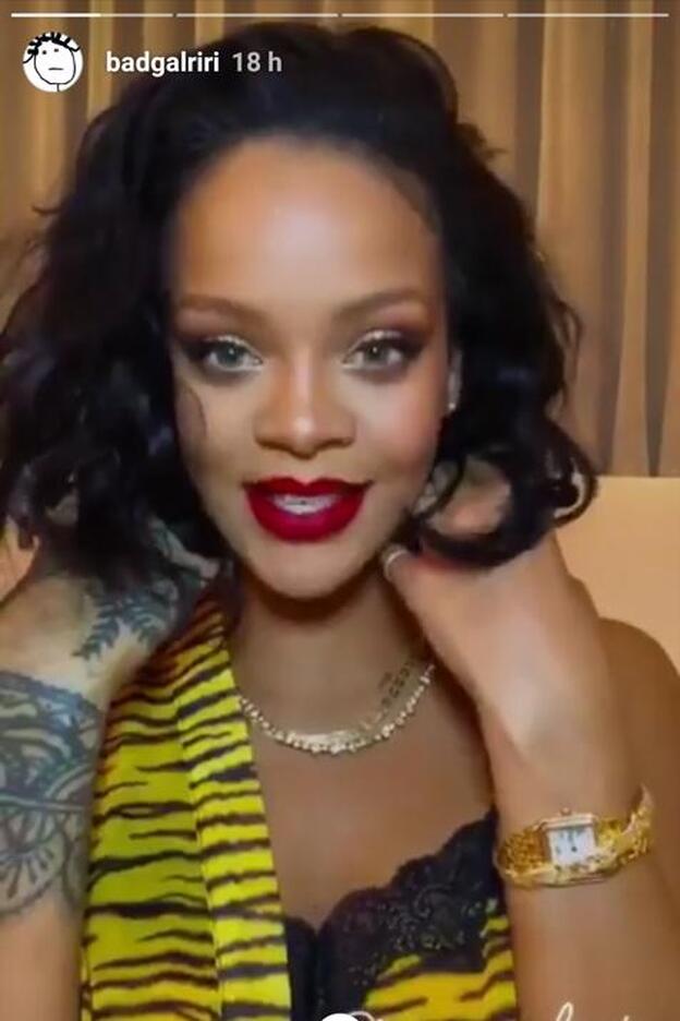 Rihanna ha lucido este cambio de 'look' en algunos de sus 'stories' de Instagram.