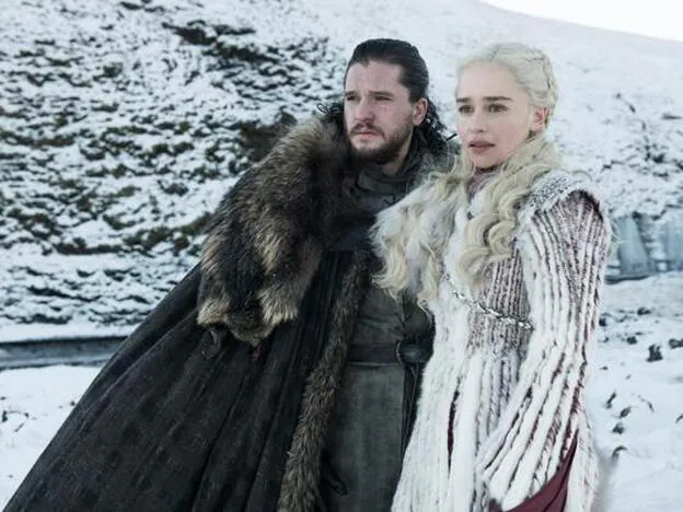 Jon Nieve (Kit Harington) y Daenerys Targaryen (Emilia Clarke), en una foto promocional/hbo
