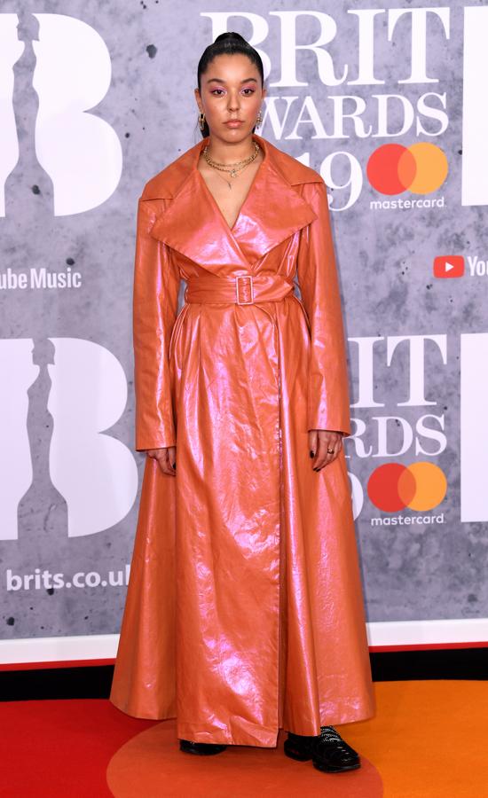 Los looks de Brit Awards 2019 que no nos gustaría ver en los Oscar: Grace Carter