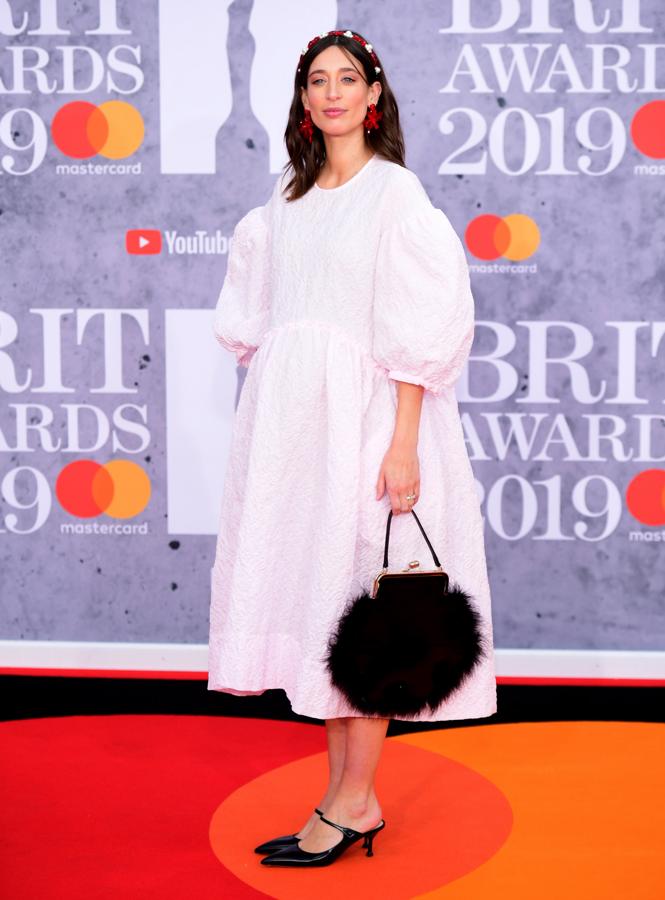 Los looks de Brit Awards 2019 que no nos gustaría ver en los Oscar: Laura Jackson