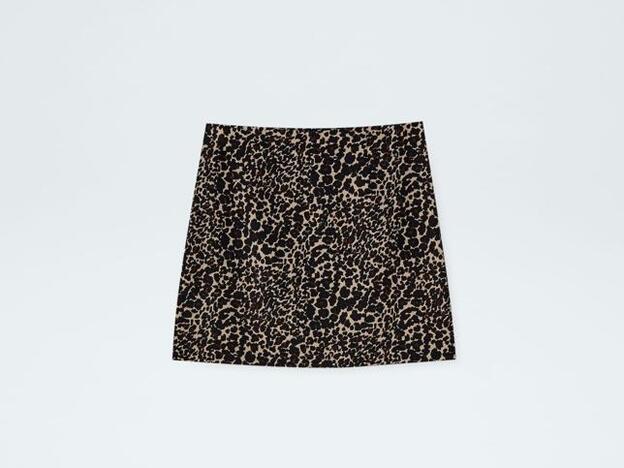 Falda 'animal print', de Pull&Bear (14,99 euros)