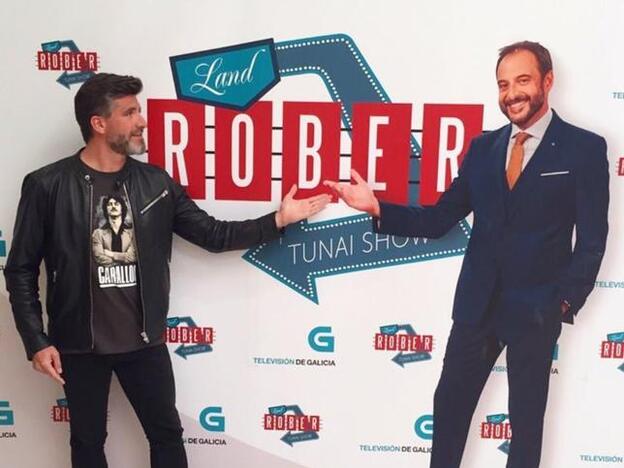 Toño Sanchís con el presentador de 'Land Rober', Roberto Vilar. Pincha sobre la foto para ver el antes y el después de los presentadores y colaboradores de 'Sálvame'./instagram.