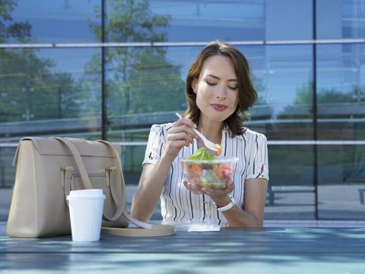 Estos alimentos que compras para "adelgazar" en realidad engordan