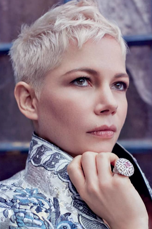 El tono de rubio escandinavo de MIchelle Williams.