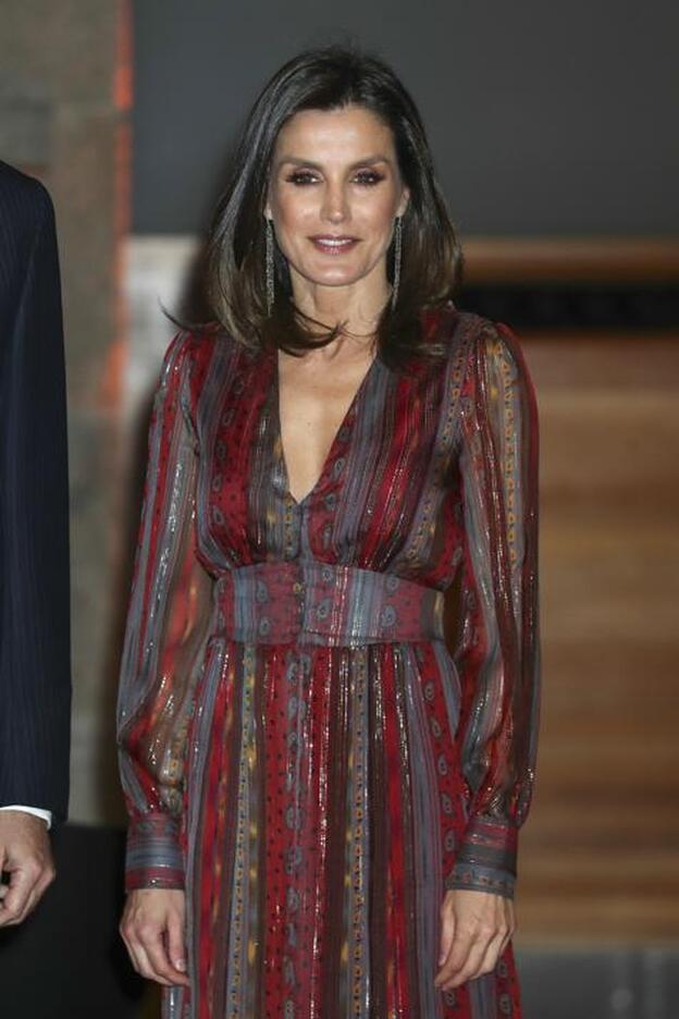 Pincha en la foto para ver cómo Letizia presume de brazos tonificados con un vestido de hace 8 años.