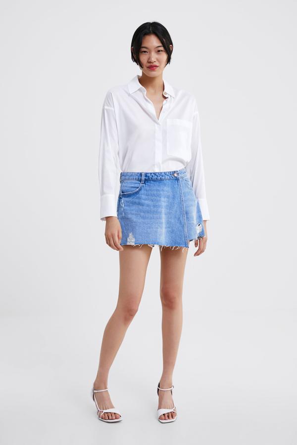 Esta es la camisa blanca de Zara que las influencers agotarán porque queda  juvenil y estiliza con falda boho