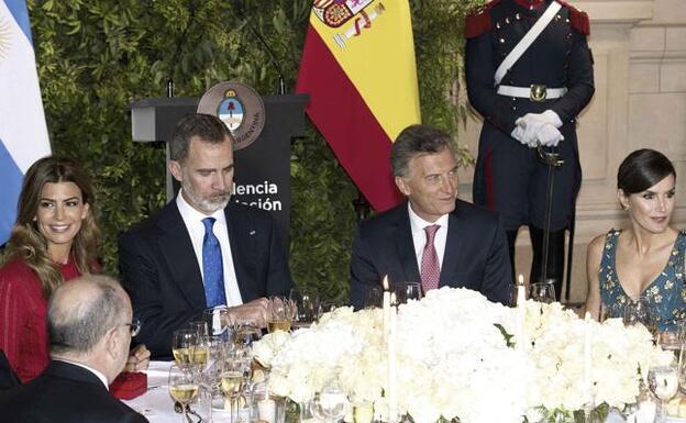 Los Reyes de España durante su viaje a Argentina./Getty images