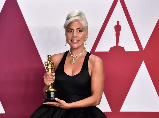 Lady Gaga rompió con Christian Carino por culpa de los celos. Pincha sobre la foto para ver las parejas que dejaron de serlo este 2019./cordon press.