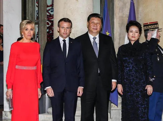 El presidente chino, Xi Jinping y su mujer, Peng Liyuan junto a Brigitte y Emmanuel Macron durante su visita a Francia./Gtres