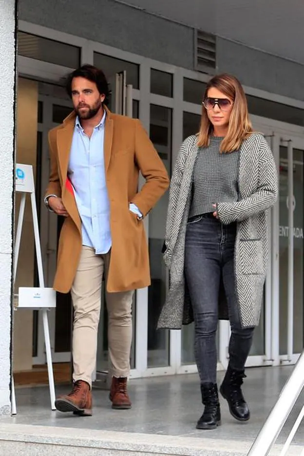 Elena Tablada y su marido, Javier Ungría, a la salida del juzgado. Pincha sobre la foto para ver las parejas que, como ellos, se casaron en 2018./Gtres