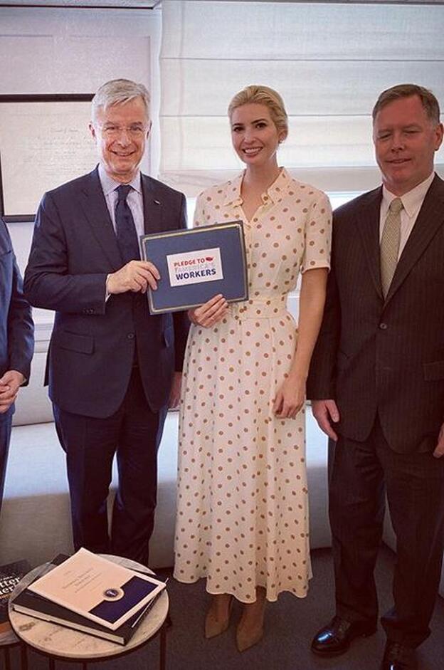 Circunferencia Desde local El vestido más bonito de Ivanka Trump es de Zara y está casi agotado porque  ¡es muy barato! | Mujer Hoy