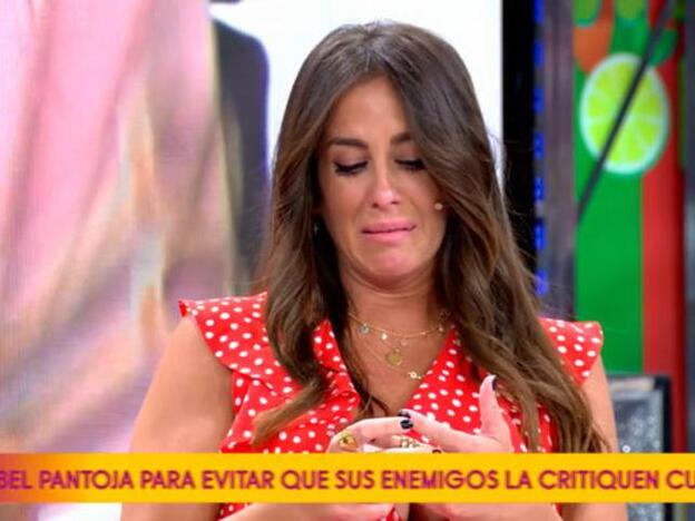 Anabel Pantoja se rompe en directo con la llamada de su madre. Pincha sobre la foto para ver el antes y el después de los presentadores y colaboradores de 'Sálvame'./telecinco.