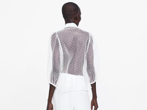 Esta blusa de zara resolverá cualquier apuro de estilo a la hora de acudir a alguna celebración.