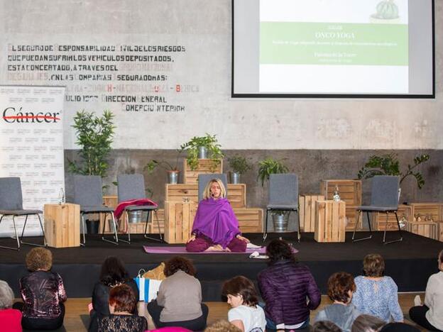 Durante el "Taller de Onco Yoga" en #MujerhoyCancerCare 2019/chus garcía photo