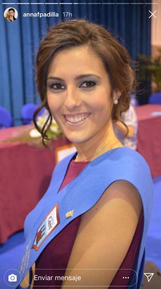 Anna Padilla en su graduación de bachillerato.