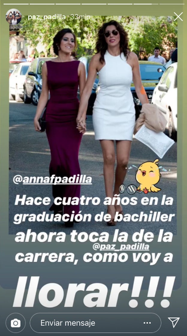 Anna y Paz Padilla en la graduación de bachillerato.