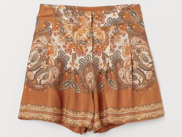 Pantalones cortos con estampado paisley de la colección Conscious de H&M. (29,99 euros).